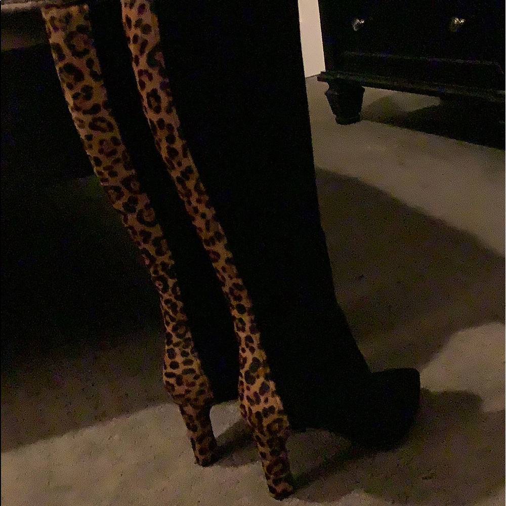 Brand new Alfani leather boots never worn